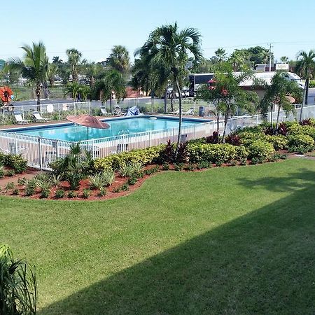 Budgetel Inn Pompano Beach Bagian luar foto